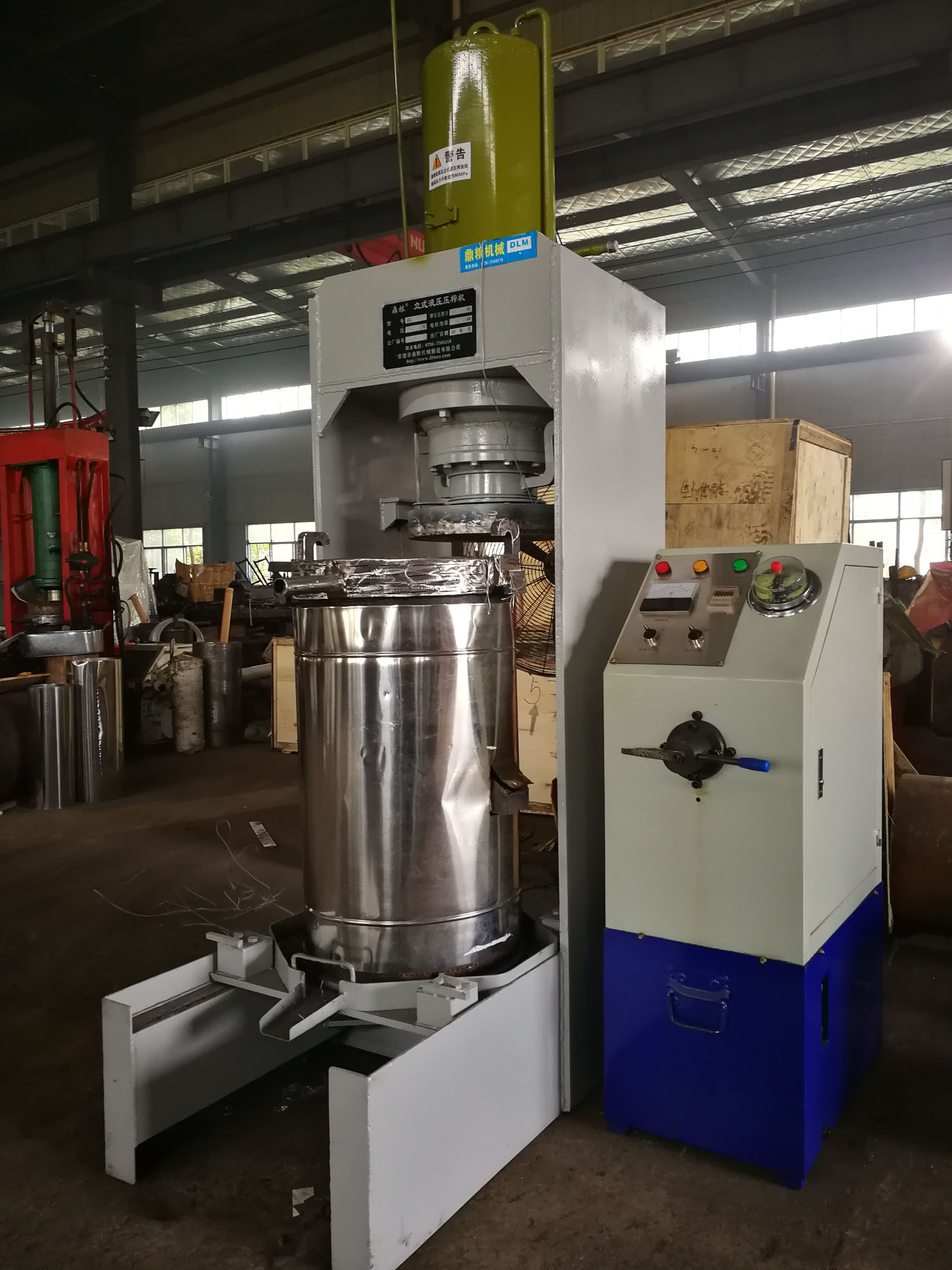 不銹鋼超高壓立式液壓壓榨機，果汁壓榨機，果渣壓榨機，藥材壓榨，油渣處理，白土壓榨